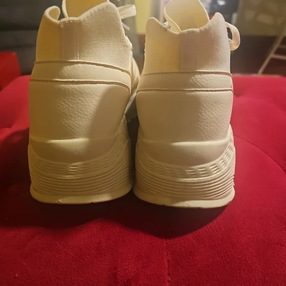 Shoedazzle Womens Sz 8.5 Lacricia Chunky Sole Modern Sneakers Bone  Gold Accents - Picture 7 of 12